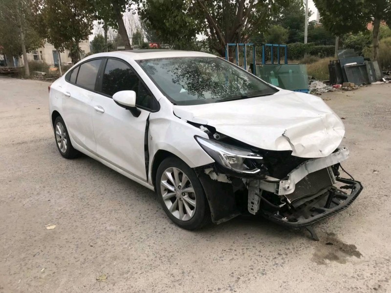 事故車(chē)荷澤市18年雪佛蘭科魯茲中型車(chē)