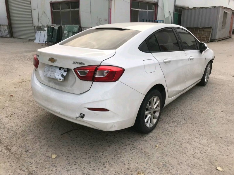 事故車(chē)荷澤市18年雪佛蘭科魯茲中型車(chē)