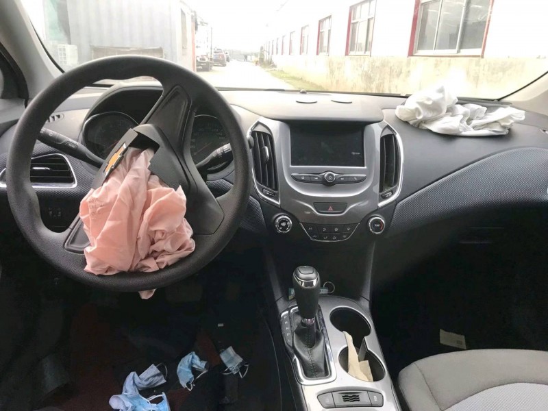 事故車(chē)荷澤市18年雪佛蘭科魯茲中型車(chē)