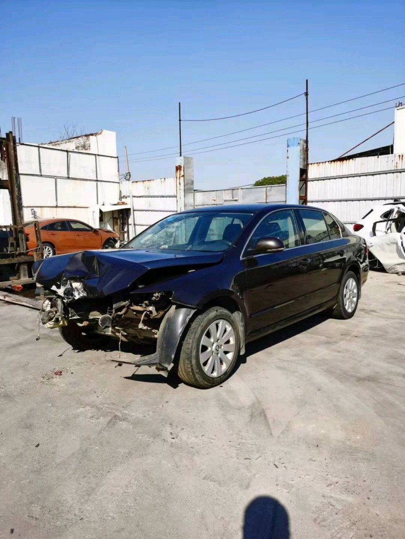 事故車南昌市15年斯柯達(dá)速派中型車