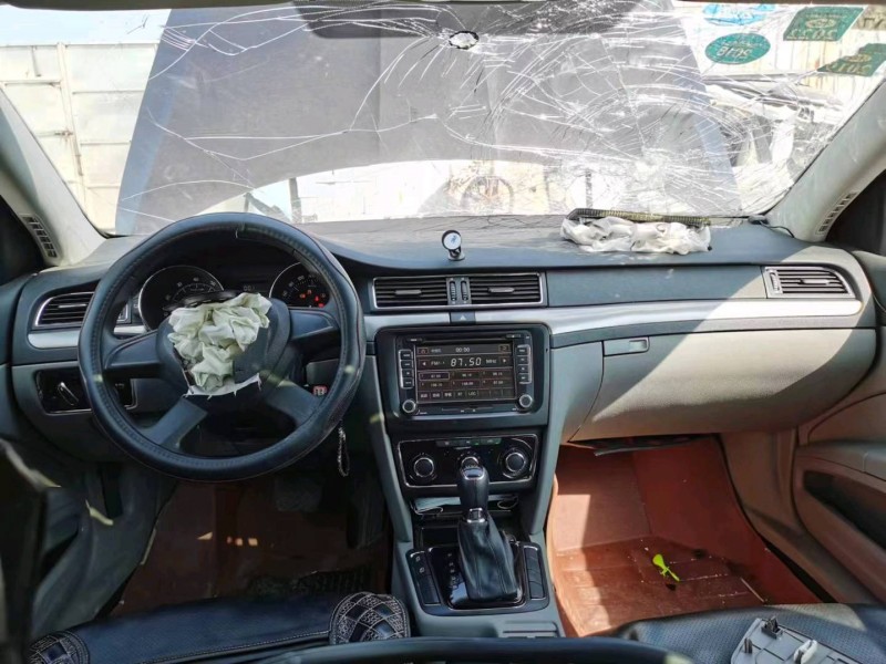 事故車南昌市15年斯柯達(dá)速派中型車